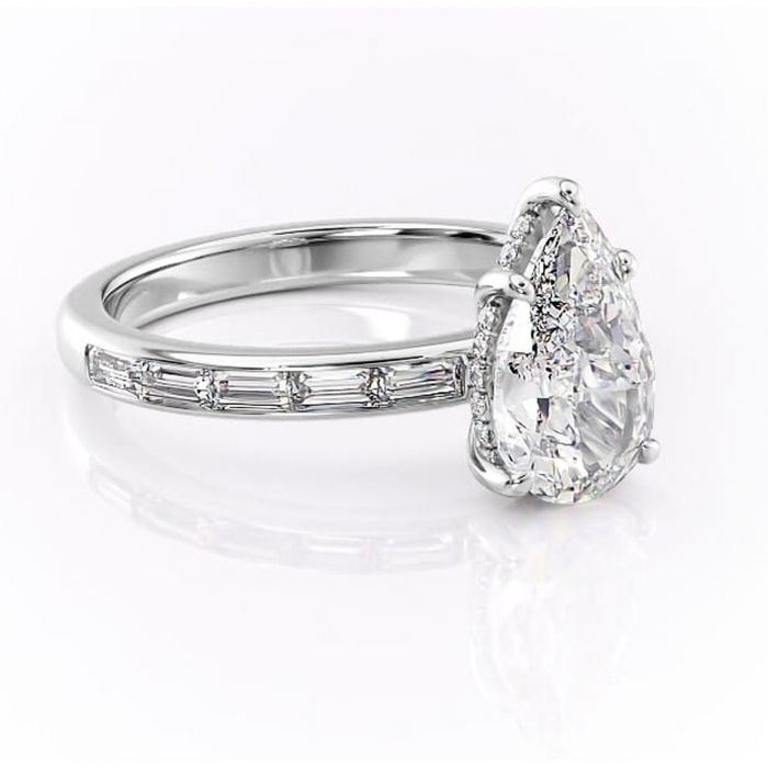 Inel de logodnă Alexandra din aur Alb 14kt cu moissanite tăietură pară – Montură cu canal rafinată pentru profil înalt | Personalizează și configurează gratuit online [1]