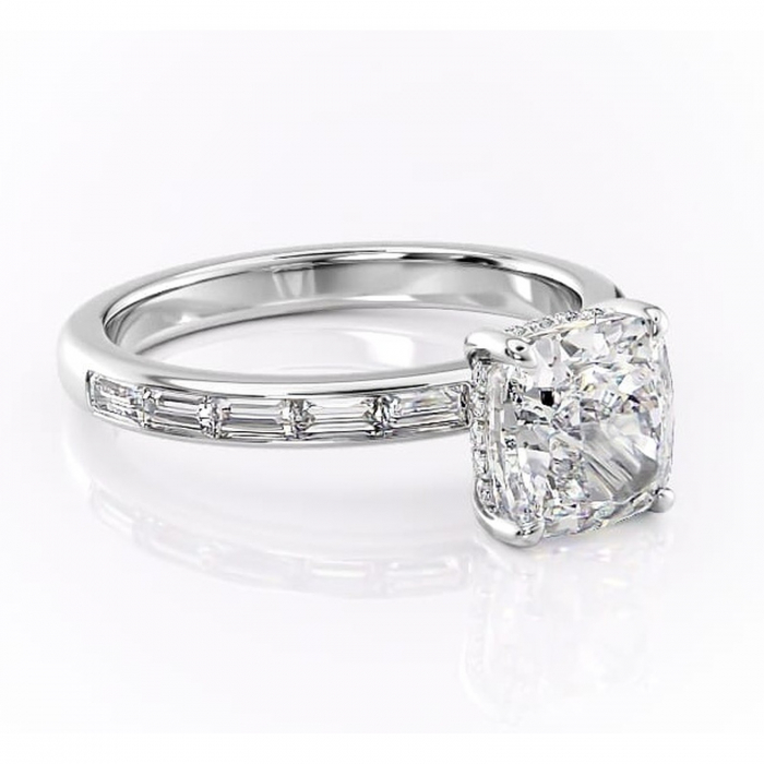 Inel de logodnă Alexandra din aur Alb 14kt cu moissanite tăietură pernă – Montură cu canal rafinată pentru profil înalt | Personalizează și configurează gratuit online [1]