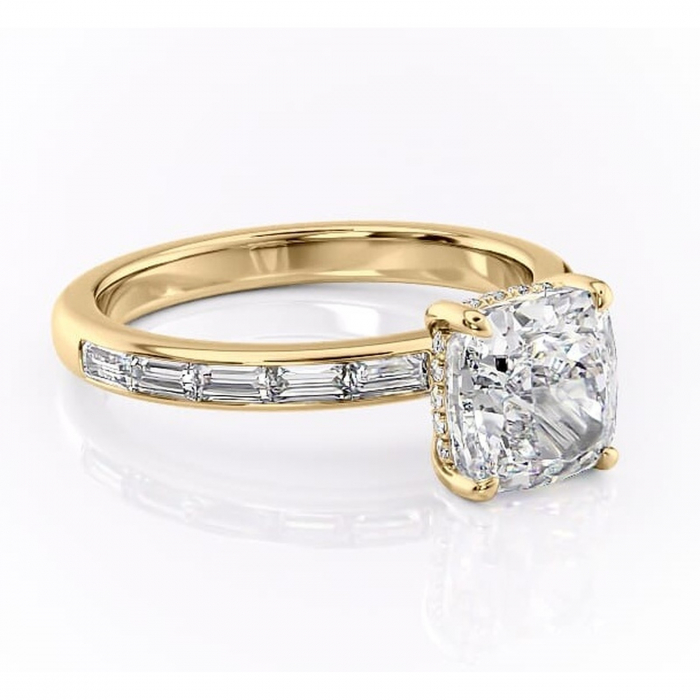 Inel de logodnă Alexandra din aur Galben 18kt cu moissanite tăietură pernă – Montură cu canal rafinată pentru profil înalt | Personalizează și configurează gratuit online [1]