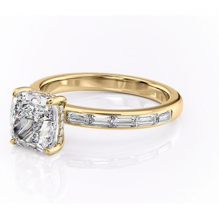Inel de logodnă Alexandra din aur Galben 18kt cu moissanite tăietură pernă – Montură cu canal rafinată pentru profil înalt | Personalizează și configurează gratuit online [7]