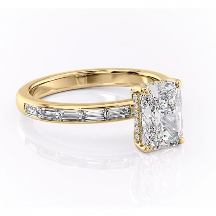Inel de logodnă Alexandra din aur Galben 18kt cu moissanite tăietură radiantă – Montură cu canal rafinată pentru profil înalt | Personalizează și configurează gratuit online [1]