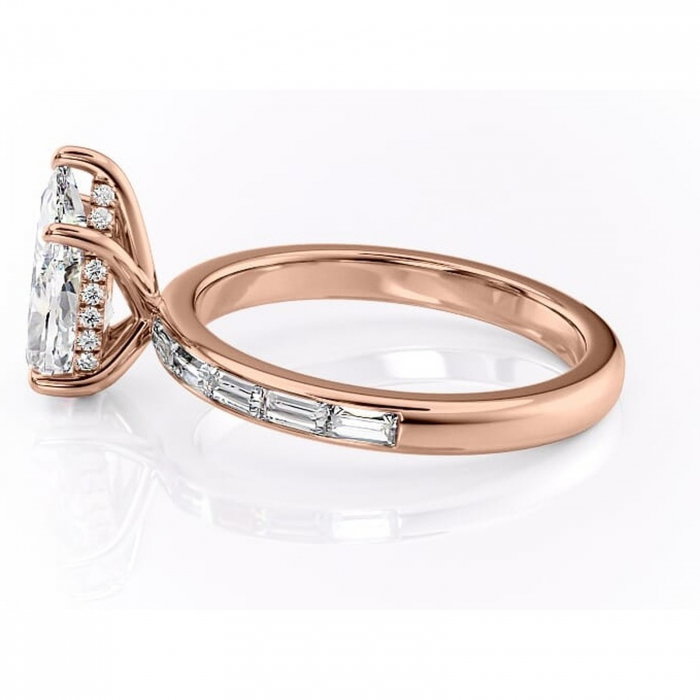 Inel de logodnă Alexandra din aur Rose 18kt cu moissanite tăietură pară – Montură cu canal rafinată pentru profil înalt | Personalizează și configurează gratuit online [6]