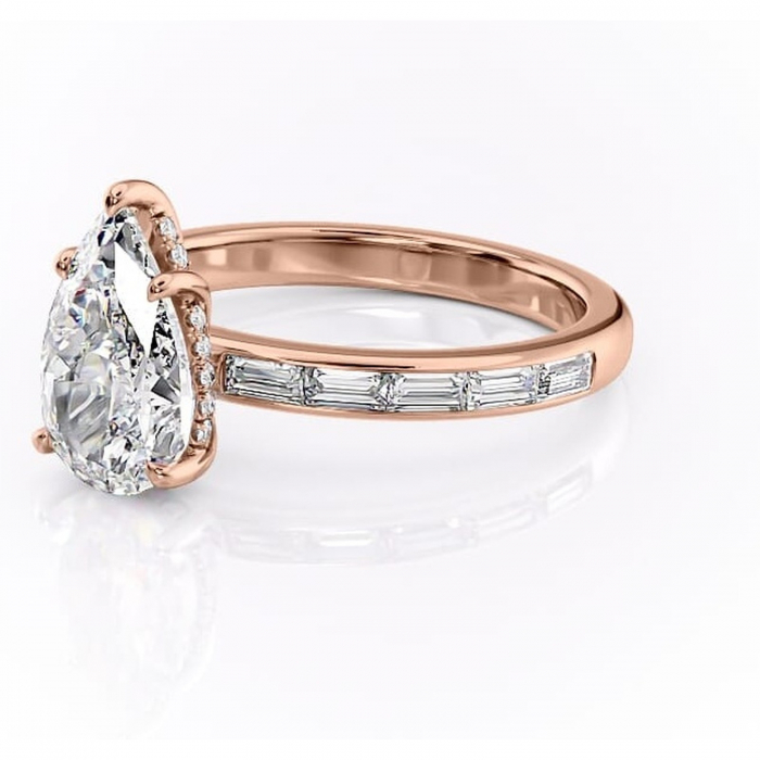 Inel de logodnă Alexandra din aur Rose 18kt cu moissanite tăietură pară – Montură cu canal rafinată pentru profil înalt | Personalizează și configurează gratuit online [7]