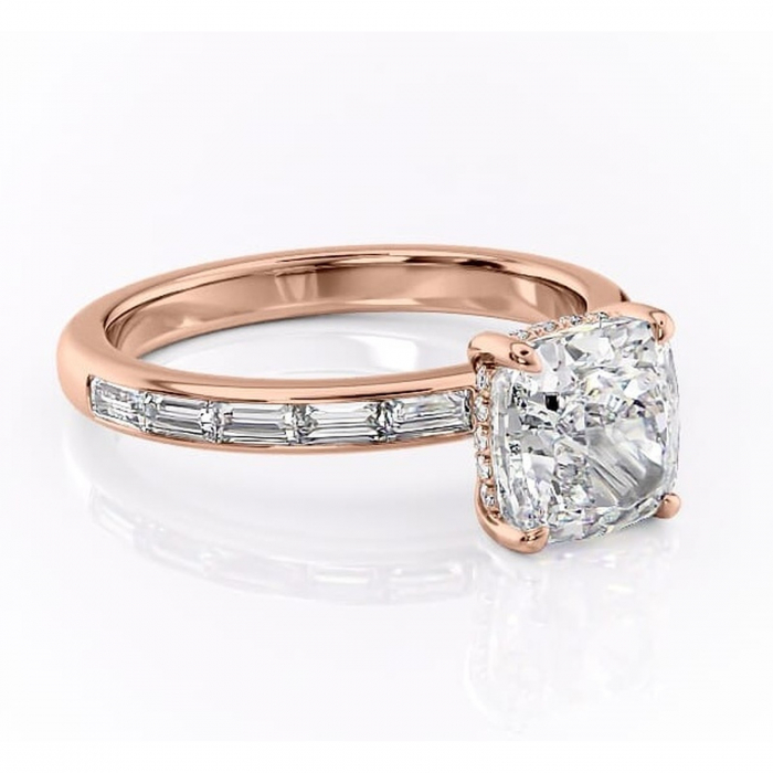 Inel de logodnă Alexandra din aur Rose 18kt cu moissanite tăietură pernă – Montură cu canal rafinată pentru profil înalt | Personalizează și configurează gratuit online [1]