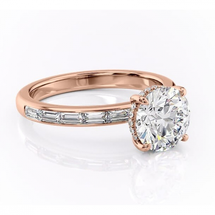 Inel de logodnă Alexandra din aur Rose 14kt cu moissanite tăietură rotundă – Montură cu canal rafinată pentru profil înalt | Personalizează și configurează gratuit online [1]