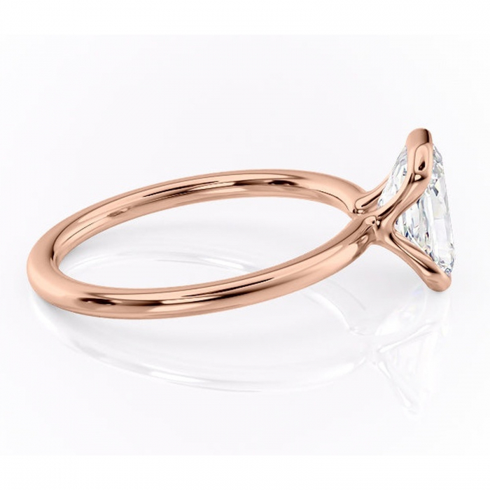 Inel de logodnă Alouette din aur Rose 14kt cu moissanite tăietură radiantă – Solitar rafinată pentru profil mediu | Personalizează și configurează gratuit online [2]