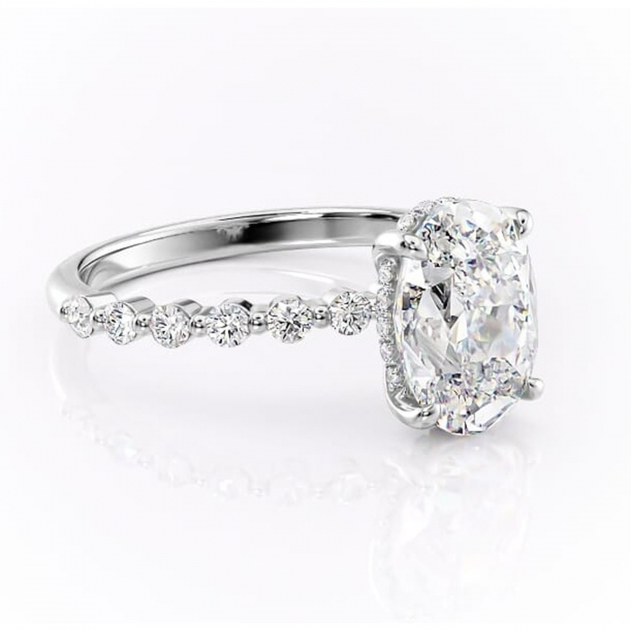 Inel de logodnă Amara din aur Alb 14kt cu moissanite tăietură ovală – Pietre laterale rafinată pentru profil înalt | Personalizează și configurează gratuit online [1]