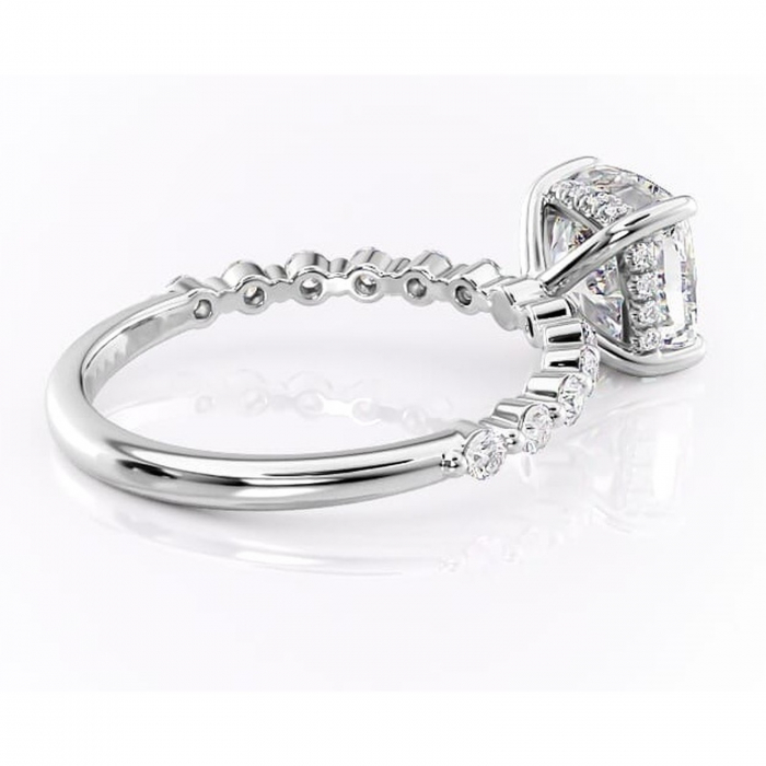 Inel de logodnă Amara din aur Alb 14kt cu moissanite tăietură pernă – Pietre laterale rafinată pentru profil înalt | Personalizează și configurează gratuit online [3]