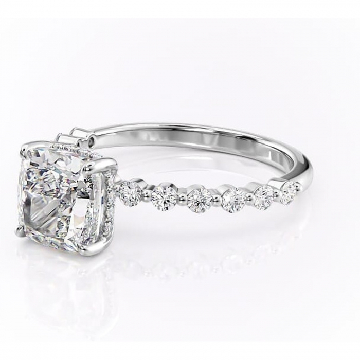 Inel de logodnă Amara din aur Alb 14kt cu moissanite tăietură pernă – Pietre laterale rafinată pentru profil înalt | Personalizează și configurează gratuit online [7]