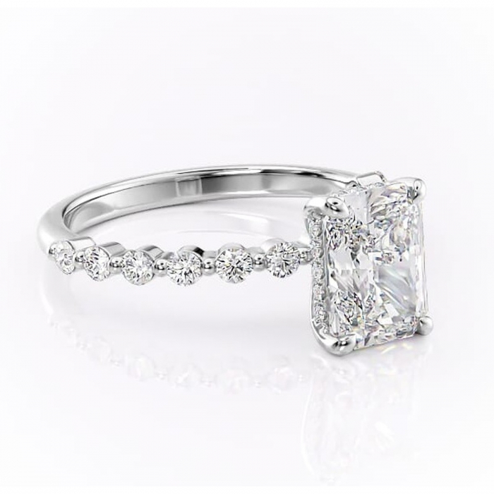 Inel de logodnă Amara din aur Alb 14kt cu moissanite tăietură radiantă – Pietre laterale rafinată pentru profil înalt | Personalizează și configurează gratuit online [1]