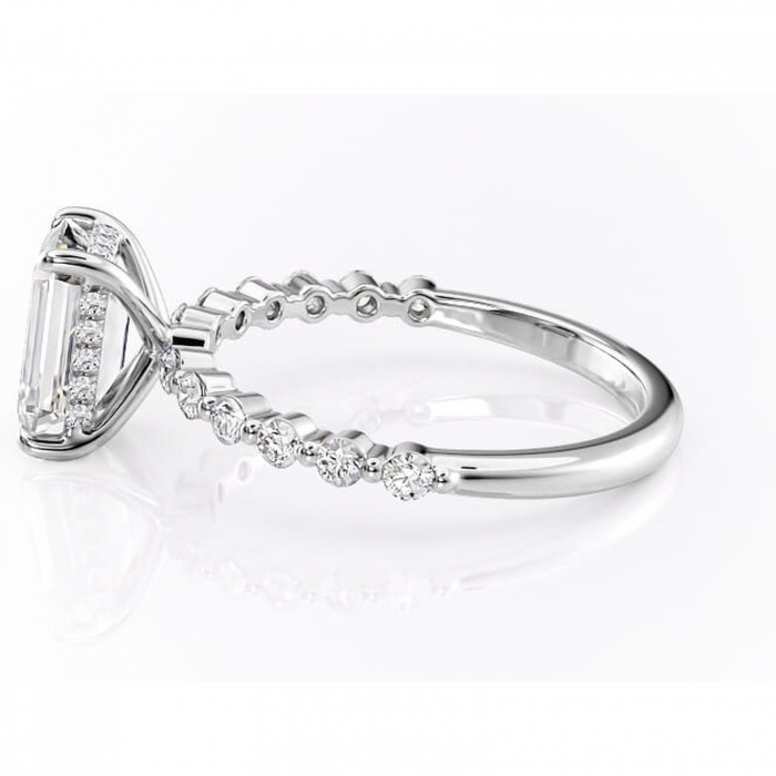 Inel de logodnă Amara din aur Alb 14kt cu moissanite tăietură smarald – Pietre laterale rafinată pentru profil înalt | Personalizează și configurează gratuit online [6]