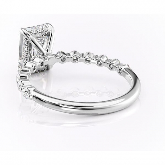 Inel de logodnă Amara din aur Alb 14kt cu moissanite tăietură smarald – Pietre laterale rafinată pentru profil înalt | Personalizează și configurează gratuit online [4]