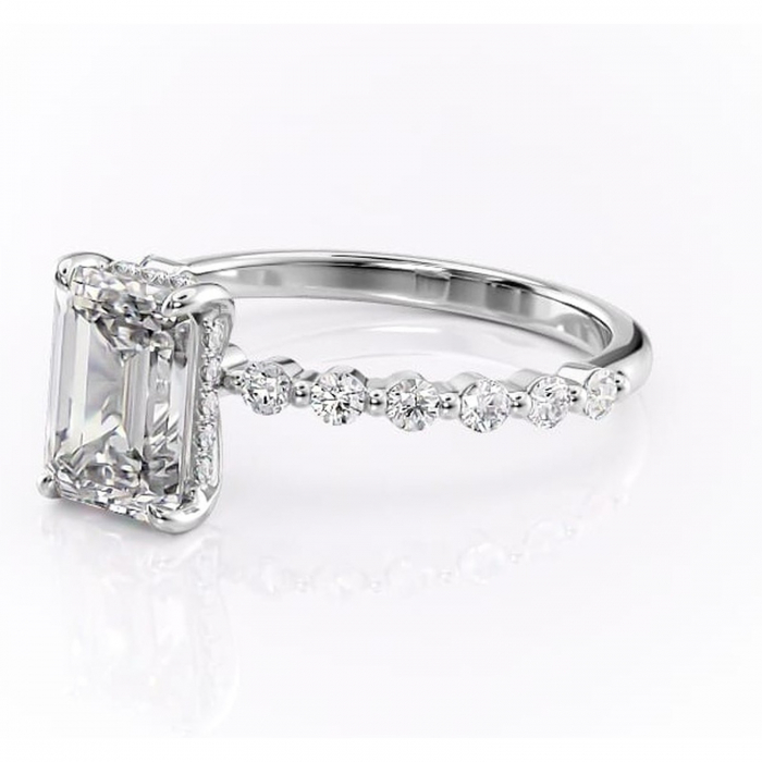 Inel de logodnă Amara din aur Alb 14kt cu moissanite tăietură smarald – Pietre laterale rafinată pentru profil înalt | Personalizează și configurează gratuit online [7]