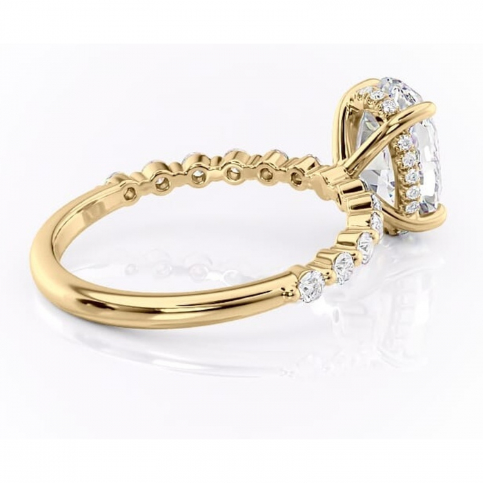 Inel de logodnă Amara din aur Galben 14kt cu moissanite tăietură ovală – Pietre laterale rafinată pentru profil înalt | Personalizează și configurează gratuit online [3]