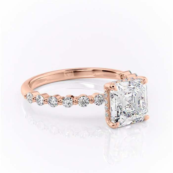 Inel de logodnă Amara din aur Rose 14kt cu moissanite tăietură asscher – Pietre laterale rafinată pentru profil înalt | Personalizează și configurează gratuit online [1]