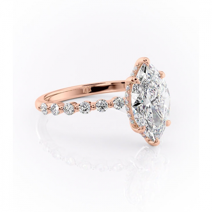 Inel de logodnă Amara din aur Rose 14kt cu moissanite tăietură marquise – Pietre laterale rafinată pentru profil înalt | Personalizează și configurează gratuit online [1]