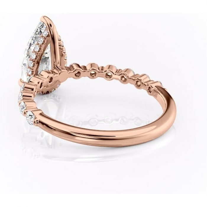 Inel de logodnă Amara din aur Rose 18kt cu moissanite tăietură pară – Pietre laterale rafinată pentru profil înalt | Personalizează și configurează gratuit online [4]