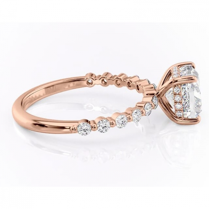 Inel de logodnă Amara din aur Rose 18kt cu moissanite tăietură pernă – Pietre laterale rafinată pentru profil înalt | Personalizează și configurează gratuit online [2]