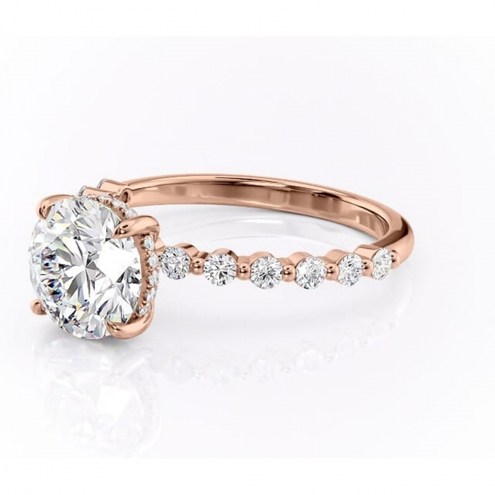Inel de logodnă Amara din aur Rose 14kt cu moissanite tăietură rotundă – Pietre laterale rafinată pentru profil înalt | Personalizează și configurează gratuit online [7]
