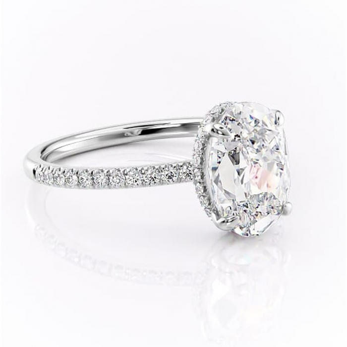 Inel de logodnă Arabella din aur Alb 14kt cu moissanite tăietură ovală – Montură pavé rafinată pentru profil jos | Personalizează și configurează gratuit online [1]