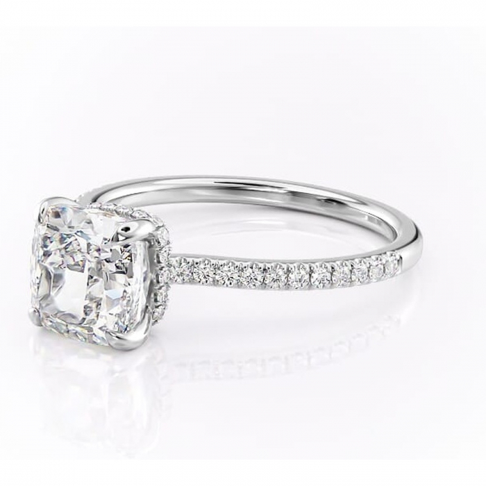 Inel de logodnă Arabella din aur Alb 14kt cu moissanite tăietură pernă – Montură pavé rafinată pentru profil jos | Personalizează și configurează gratuit online [7]