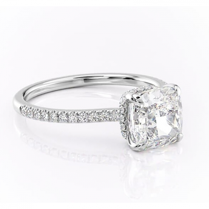 Inel de logodnă Arabella din aur Alb 14kt cu moissanite tăietură pernă – Montură pavé rafinată pentru profil jos | Personalizează și configurează gratuit online [1]