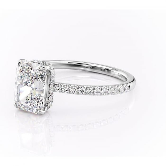 Inel de logodnă Arabella din aur Alb 14kt cu moissanite tăietură radiantă – Montură pavé rafinată pentru profil jos | Personalizează și configurează gratuit online [7]