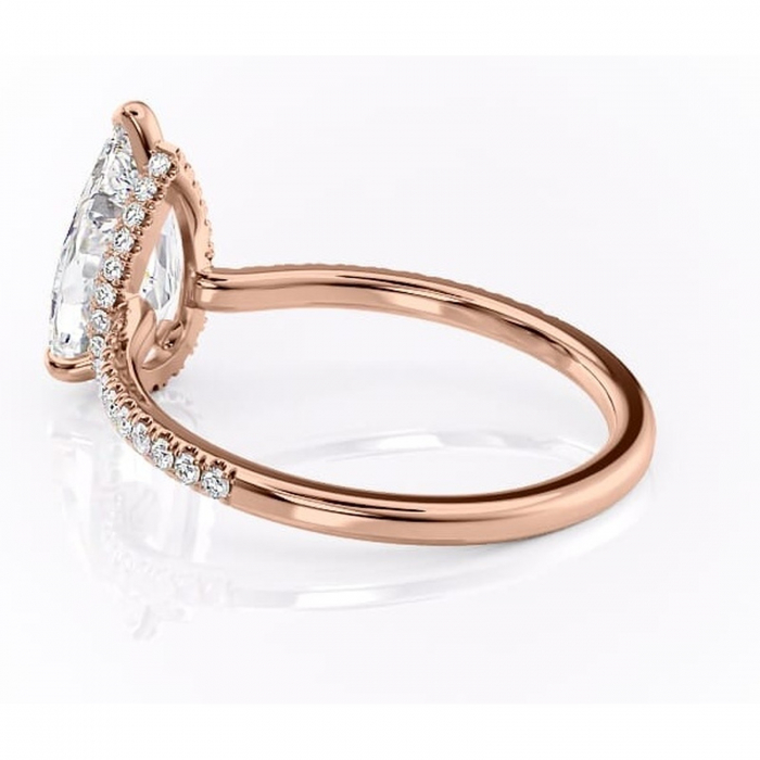 Inel de logodnă Arabella din aur Rose 18kt cu moissanite tăietură pară – Montură pavé rafinată pentru profil jos | Personalizează și configurează gratuit online [5]