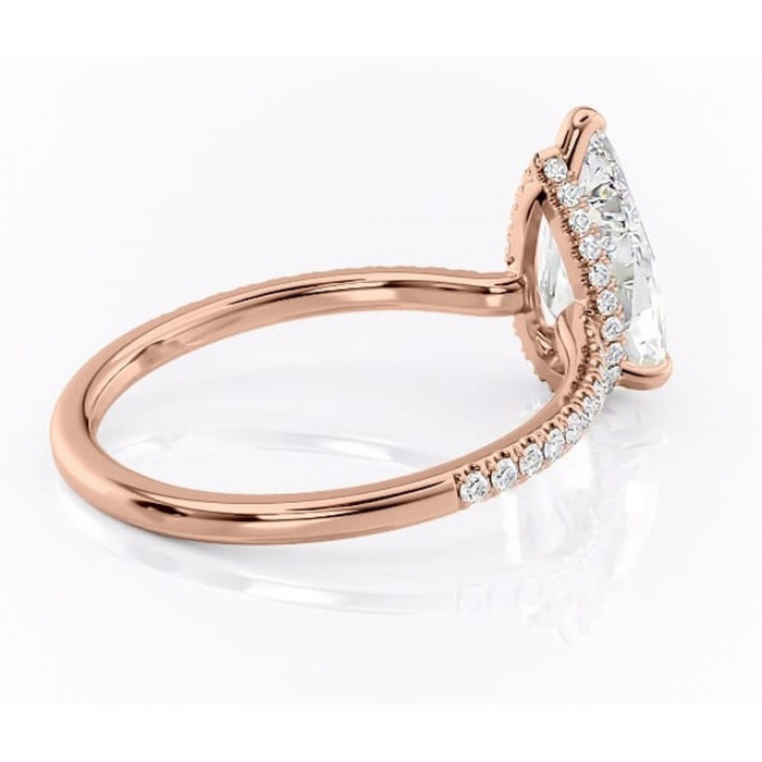 Inel de logodnă Arabella din aur Rose 18kt cu moissanite tăietură pară – Montură pavé rafinată pentru profil jos | Personalizează și configurează gratuit online [3]
