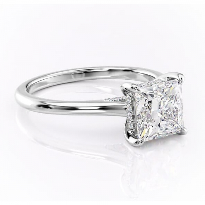 Inel de logodnă Aria din aur Alb 18kt cu moissanite tăietură princess – Solitar rafinată pentru profil înalt | Personalizează și configurează gratuit online [1]