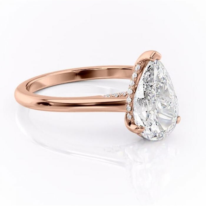 Inel de logodnă Aria din aur Rose 18kt cu moissanite tăietură pară – Solitar rafinată pentru profil înalt | Personalizează și configurează gratuit online [1]