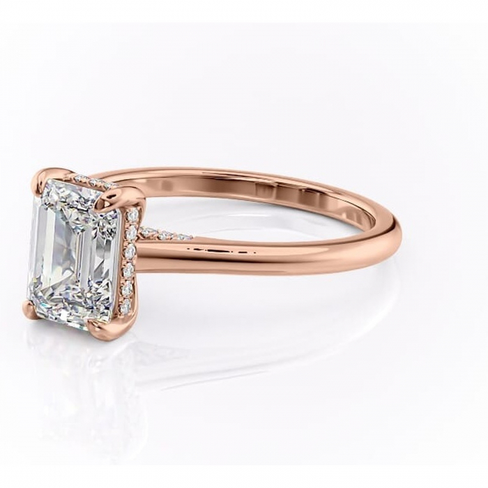 Inel de logodnă Aria din aur Rose 14kt cu moissanite tăietură smarald – Solitar rafinată pentru profil înalt | Personalizează și configurează gratuit online [7]