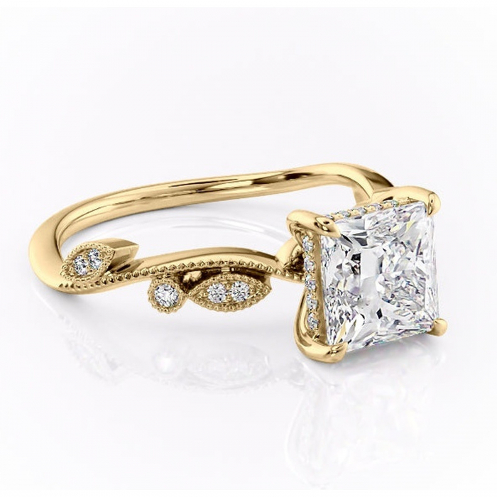 Inel de logodnă Aurelia din aur Galben 14kt cu moissanite tăietură princess – Pietre laterale rafinată pentru profil înalt | Personalizează și configurează gratuit online [1]