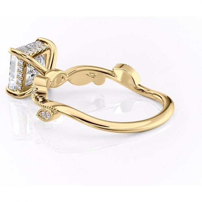 Inel de logodnă Aurelia din aur Galben 14kt cu moissanite tăietură princess – Pietre laterale rafinată pentru profil înalt | Personalizează și configurează gratuit online [5]