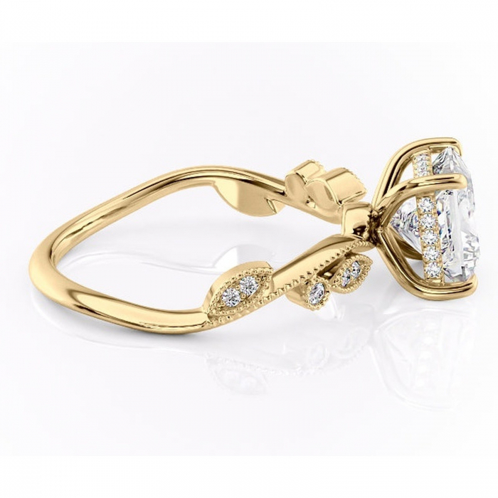 Inel de logodnă Aurelia din aur Galben 14kt cu moissanite tăietură princess – Pietre laterale rafinată pentru profil înalt | Personalizează și configurează gratuit online [2]