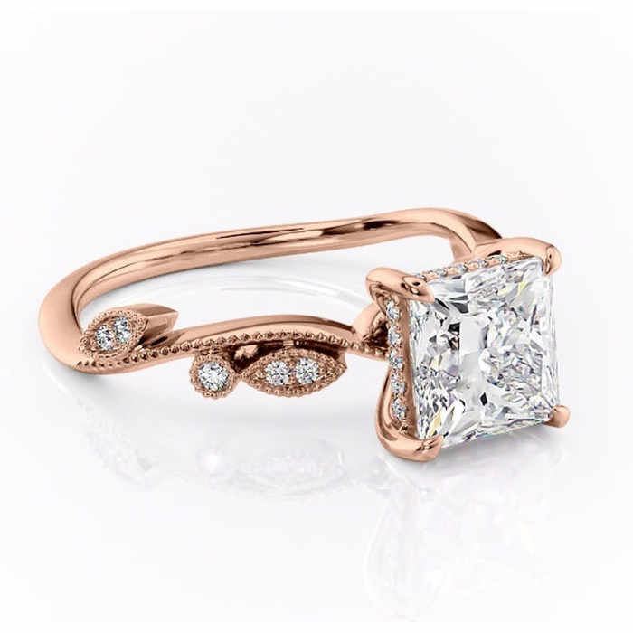 Inel de logodnă Aurelia din aur Rose 14kt cu moissanite tăietură princess – Pietre laterale rafinată pentru profil înalt | Personalizează și configurează gratuit online [1]