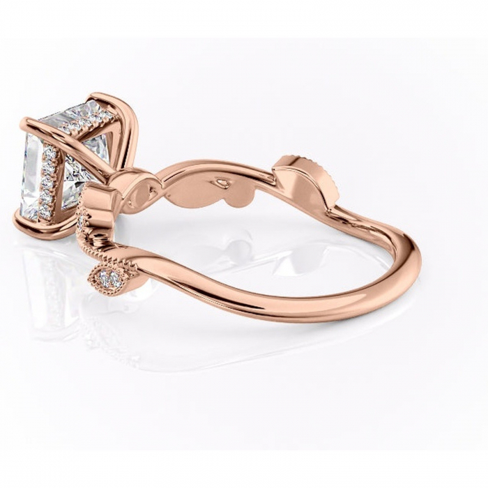 Inel de logodnă Aurelia din aur Rose 14kt cu moissanite tăietură princess – Pietre laterale rafinată pentru profil înalt | Personalizează și configurează gratuit online [5]