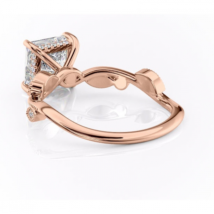 Inel de logodnă Aurelia din aur Rose 14kt cu moissanite tăietură princess – Pietre laterale rafinată pentru profil înalt | Personalizează și configurează gratuit online [4]