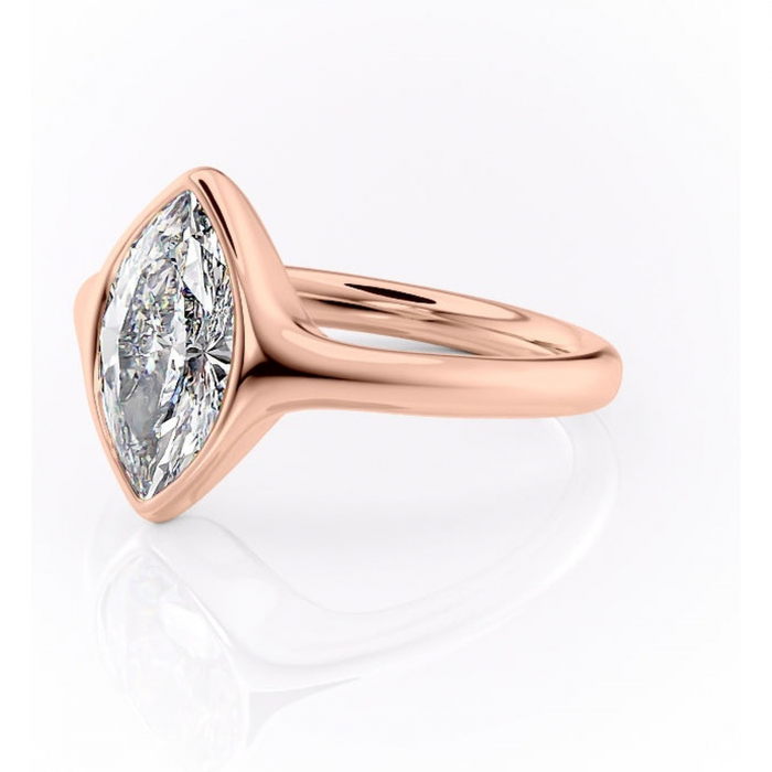 Inel de logodnă Avenelle din aur Rose 18kt cu moissanite tăietură marquise – Montură închisă rafinată pentru solitar | Personalizează și configurează gratuit online [7]
