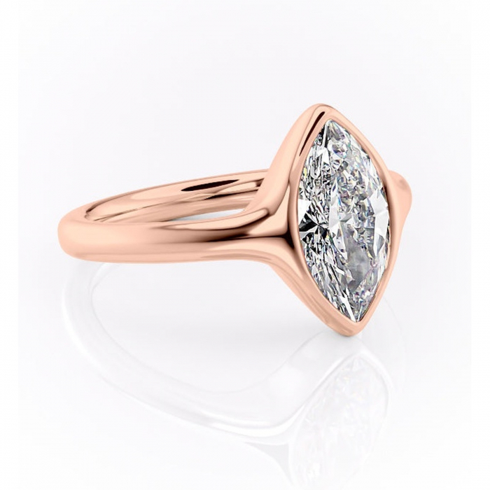 Inel de logodnă Avenelle din aur Rose 18kt cu moissanite tăietură marquise – Montură închisă rafinată pentru solitar | Personalizează și configurează gratuit online [1]