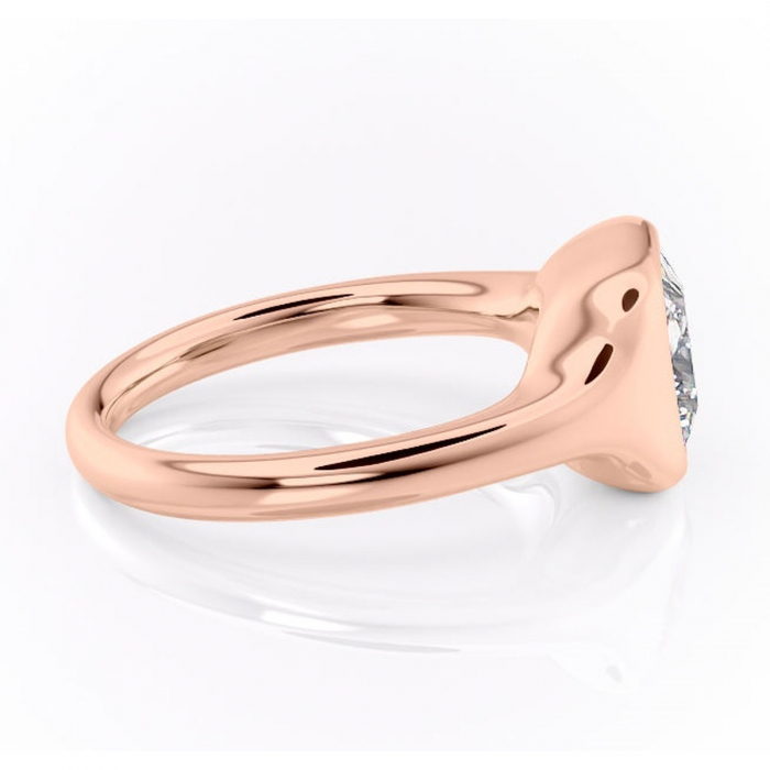 Inel de logodnă Avenelle din aur Rose 18kt cu moissanite tăietură princess – Montură închisă rafinată pentru solitar | Personalizează și configurează gratuit online [2]