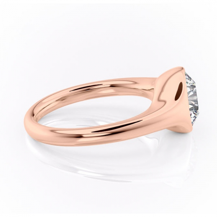 Inel de logodnă Avenelle din aur Rose 14kt cu moissanite tăietură rotundă – Montură închisă rafinată pentru solitar | Personalizează și configurează gratuit online [2]