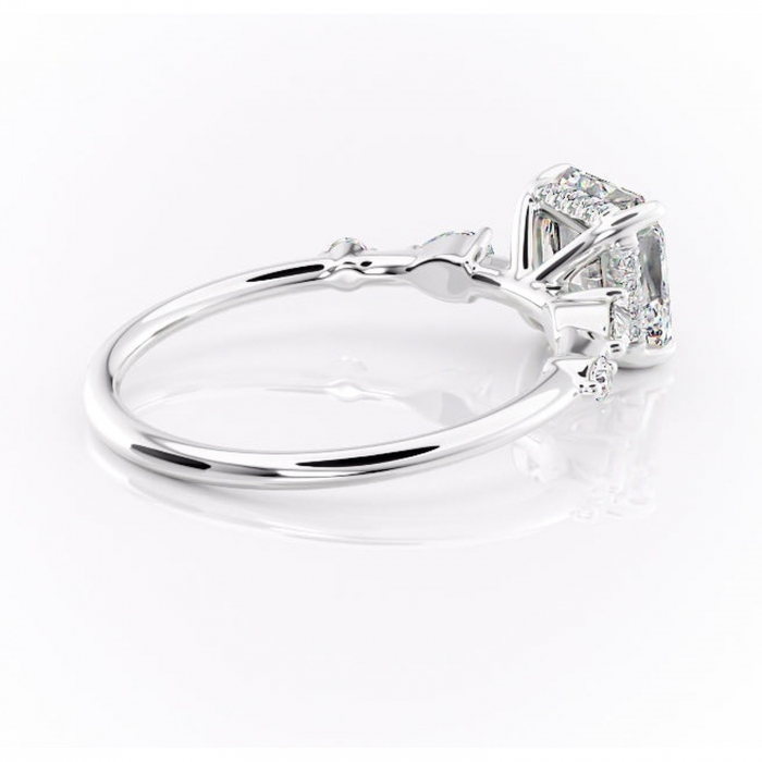 Inel de logodnă Azalea din aur Alb 14kt cu moissanite tăietură asscher – Montură cu trei pietre rafinată pentru profil mediu | Personalizează și configurează gratuit online [3]