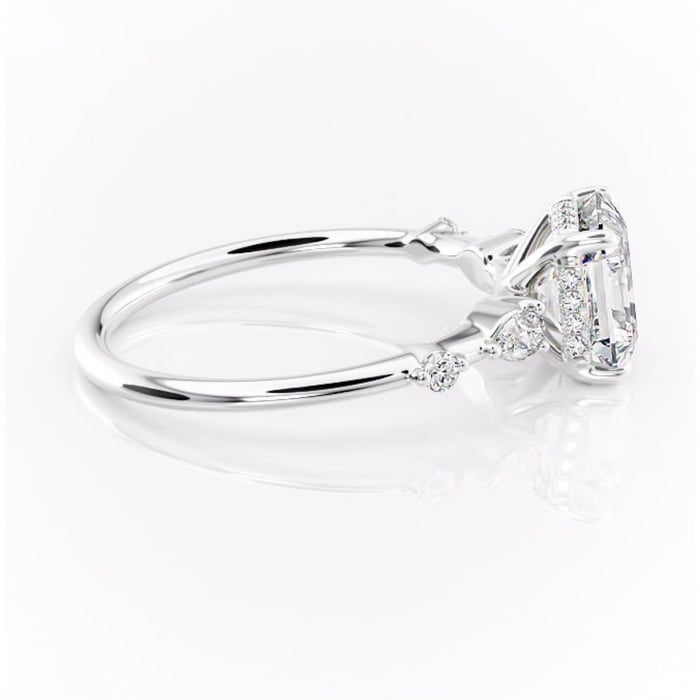 Inel de logodnă Azalea din aur Alb 14kt cu moissanite tăietură asscher – Montură cu trei pietre rafinată pentru profil mediu | Personalizează și configurează gratuit online [2]