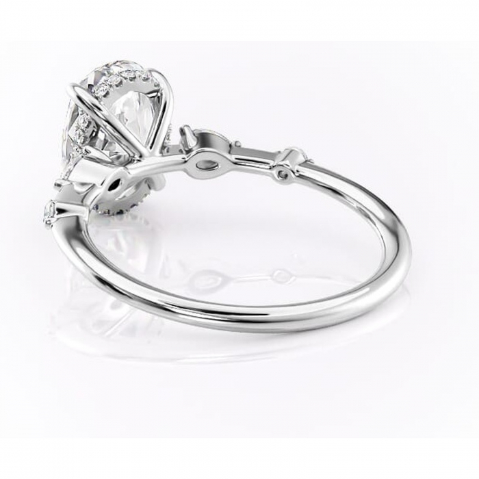 Inel de logodnă Azalea din aur Alb 14kt cu moissanite tăietură ovală – Montură cu trei pietre rafinată pentru profil mediu | Personalizează și configurează gratuit online [4]