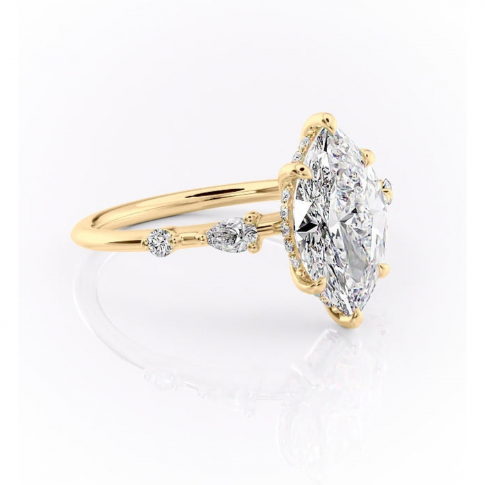 Inel de logodnă Azalea din aur Galben 14kt cu moissanite tăietură marquise – Montură cu trei pietre rafinată pentru profil mediu | Personalizează și configurează gratuit online [1]