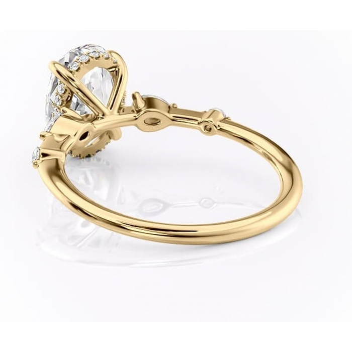Inel de logodnă Azalea din aur Galben 14kt cu moissanite tăietură ovală – Montură cu trei pietre rafinată pentru profil mediu | Personalizează și configurează gratuit online [4]
