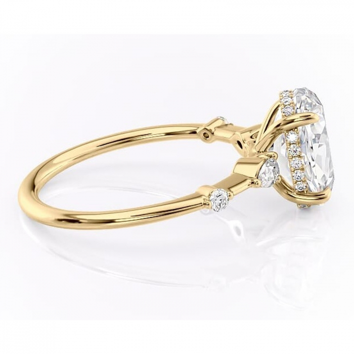 Inel de logodnă Azalea din aur Galben 14kt cu moissanite tăietură ovală – Montură cu trei pietre rafinată pentru profil mediu | Personalizează și configurează gratuit online [2]