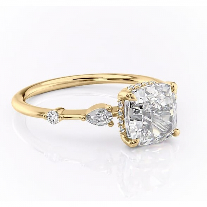 Inel de logodnă Azalea din aur Galben 14kt cu moissanite tăietură pernă – Montură cu trei pietre rafinată pentru profil mediu | Personalizează și configurează gratuit online [1]