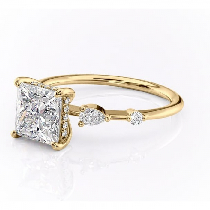 Inel de logodnă Azalea din aur Galben 14kt cu moissanite tăietură princess – Montură cu trei pietre rafinată pentru profil mediu | Personalizează și configurează gratuit online [7]